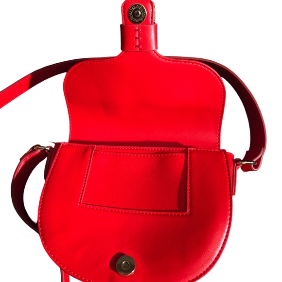 On 34th Red purse - Picture 4 of 9